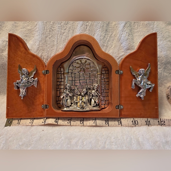 Nativity Set In Wood - Picture 2 of 15